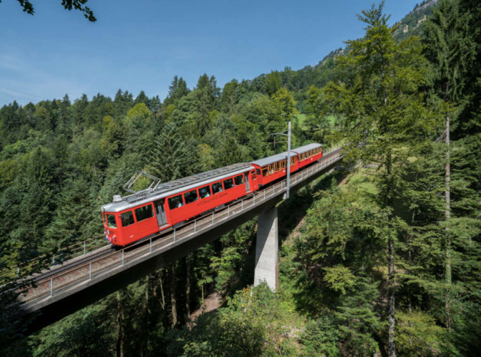 0021_Gipfelglueck_Schoene Aussichten Touristik_ Rigi_Zahnradbahn Vitznau - Rigi Kulm